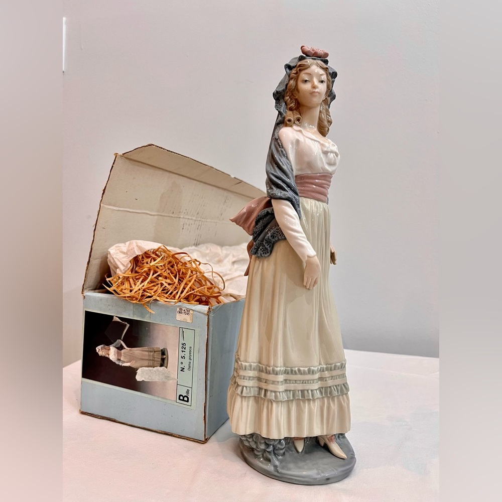 Lladro Dama Goyesca #5.125